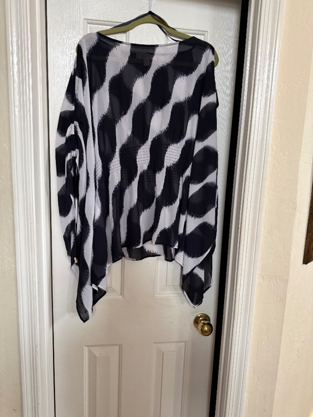 VERY Vintage:: Michael Kors Navy Blue and White top in size L/XL